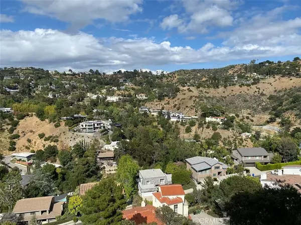 Los Angeles, CA 90046,7561 Hermes DR