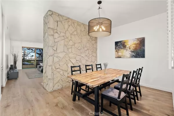 Beverly Hills, CA 90212,141 S Linden DR #203