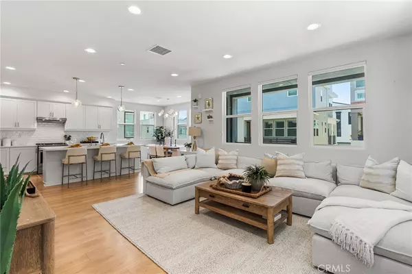 Irvine, CA 92618,110 Fable