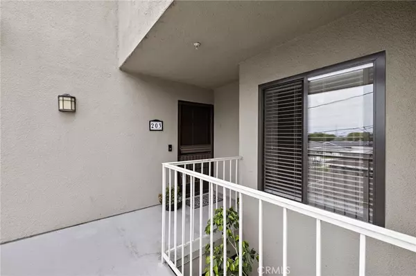Huntington Beach, CA 92647,17641 Sergio CIR #203