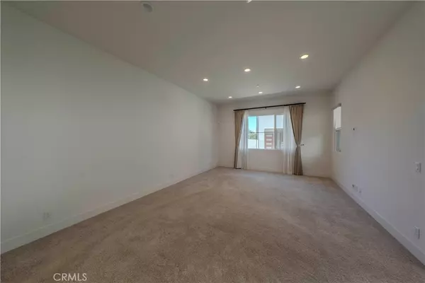Irvine, CA 92618,251 Novel