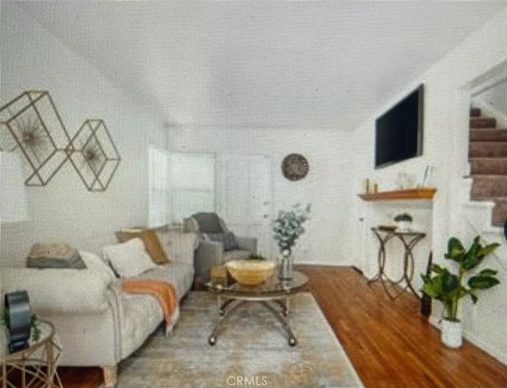 Long Beach, CA 90803,5807 E 2nd ST
