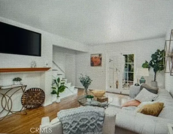 Long Beach, CA 90803,5807 E 2nd ST