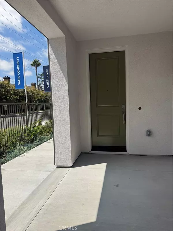 Santa Ana, CA 92705,707 S Lyon ST S