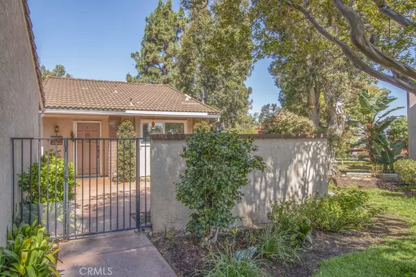 Laguna Woods, CA 92637,3399 Punta Alta #B