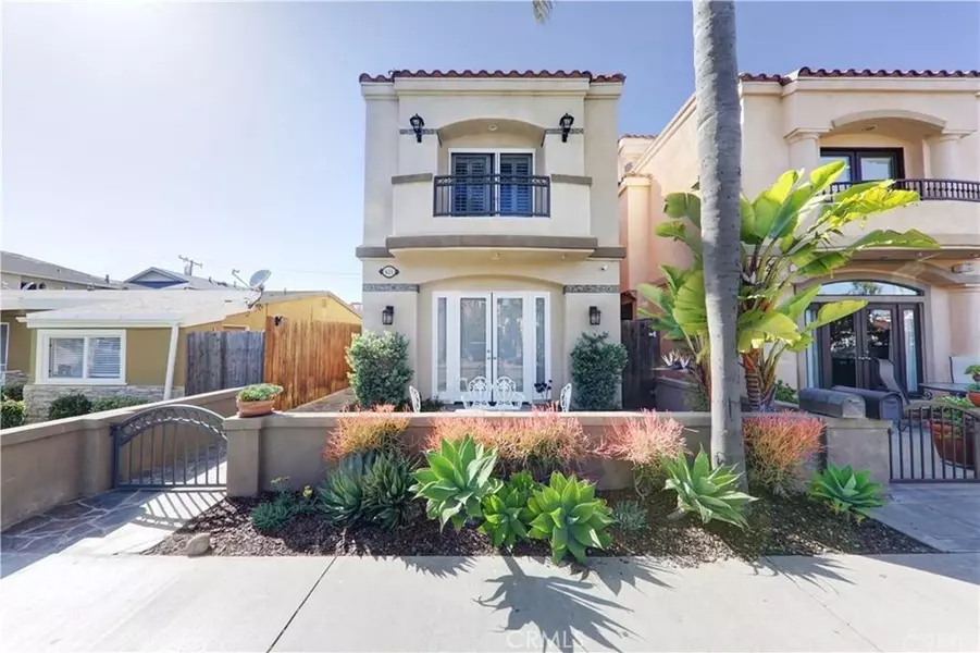 421 11th ST, Huntington Beach, CA 92648