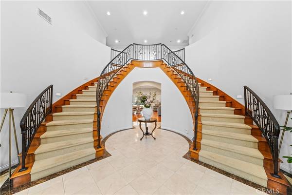 Tustin, CA 92780,1621 Bryan AVE