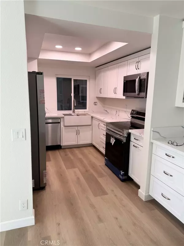 Huntington Beach, CA 92646,8877 Lauderdale CT #211C