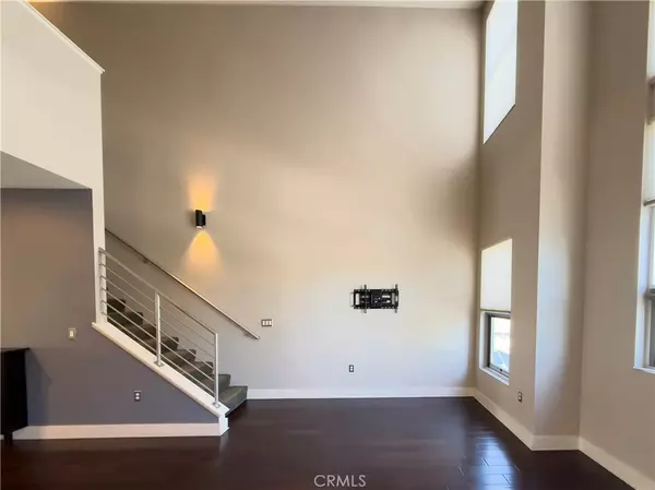 Santa Ana, CA 92701,909 E Santa Ana BLVD