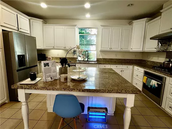 Irvine, CA 92618,217 Wicker