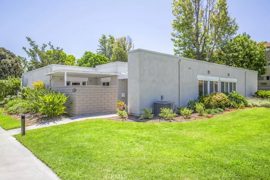 2372 Via Mariposa W #B, Laguna Woods, CA 92637