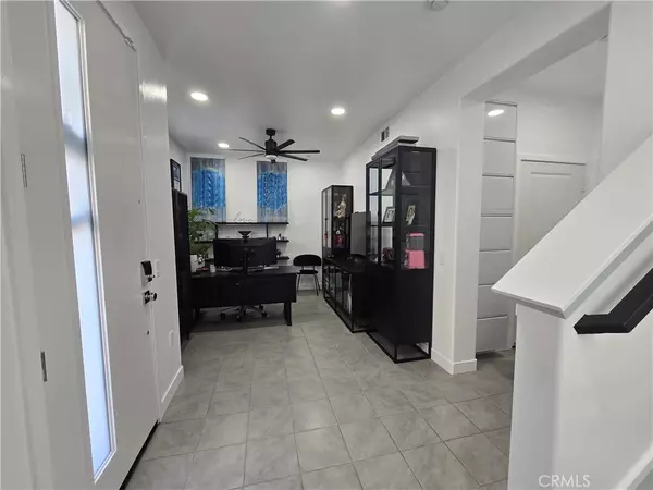 Anaheim, CA 92801,1651 W Lincoln AVE #105
