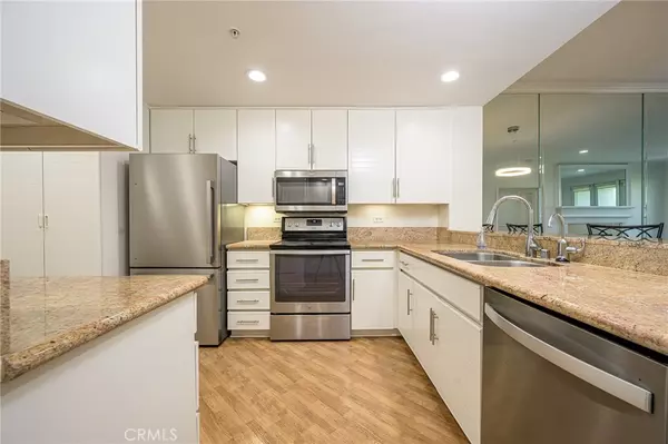 Irvine, CA 92612,2243 Martin #209