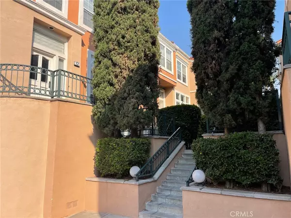 Irvine, CA 92606,10 Bettoni Aisle