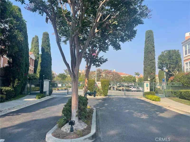 10 Bettoni Aisle, Irvine, CA 92606