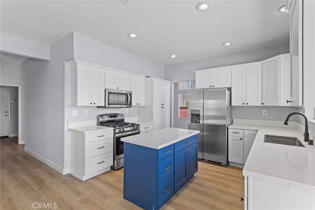 Corona, CA 92883,9510 Nickellaus CT