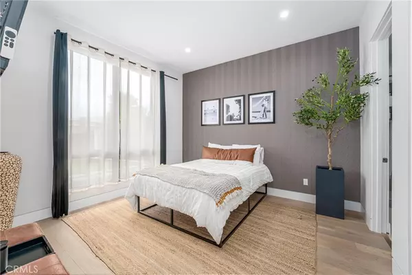 Sherman Oaks, CA 91423,4706 Katherine AVE