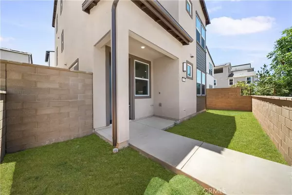 Irvine, CA 92618,410 Lobata