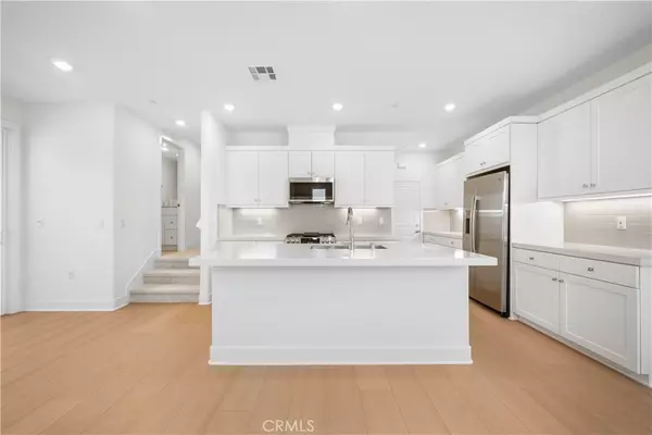 Irvine, CA 92618,410 Lobata