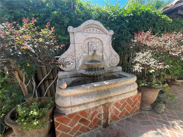 Irvine, CA 92602,20 Saintsbury