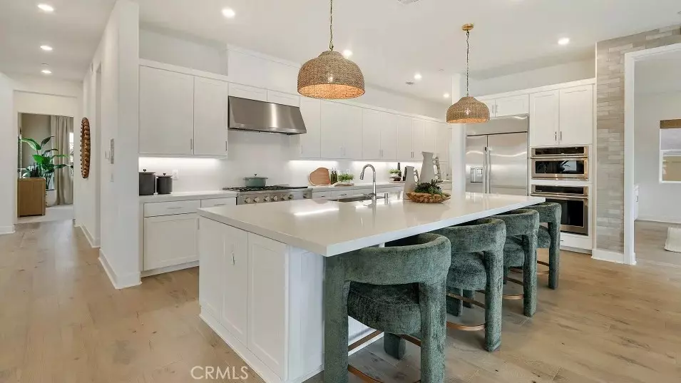 Valencia, CA 91354,24343 Calle La Roca