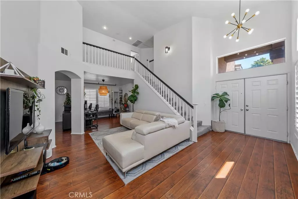 Corona, CA 92881,815 Autumn LN