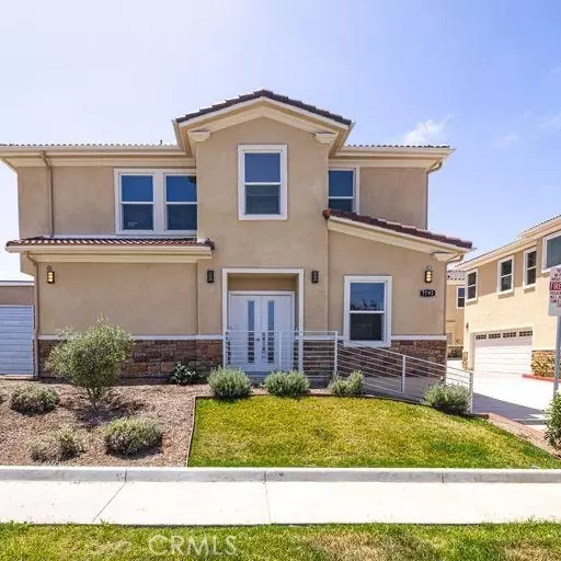 7792 Liberty DR, Huntington Beach, CA 92647