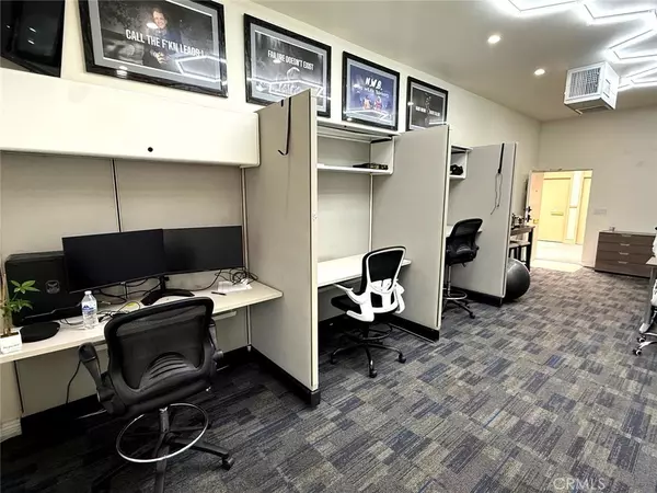 Santa Ana, CA 92705,1820 E Garry AVE #204C