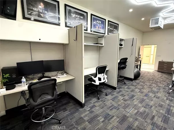 Santa Ana, CA 92705,1820 E Garry AVE #204C