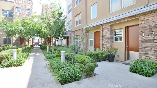 Santa Ana, CA 92705,253 E Jeanette LN