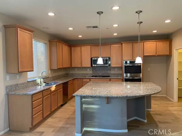 45002 Blue Moon ST, Lake Elsinore, CA 92532