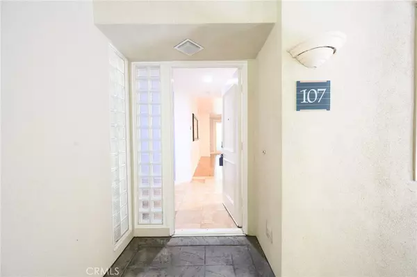 Irvine, CA 92612,2243 Martin #107