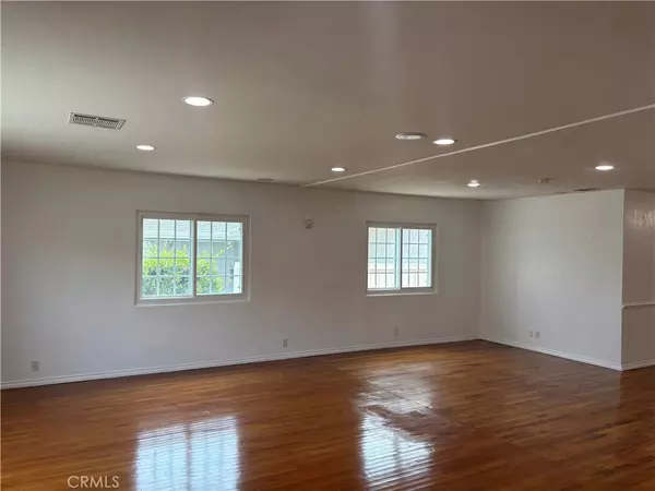 Inglewood, CA 90304,5448 W 116th ST