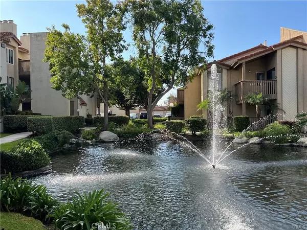 4831 Lago DR #102, Huntington Beach, CA 92649