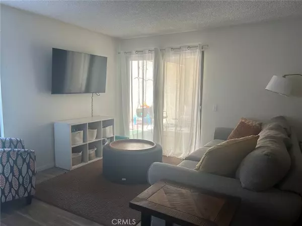 Huntington Beach, CA 92649,4831 Lago DR #102