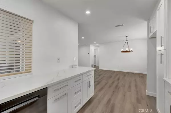 Huntington Beach, CA 92647,6672 Sun DR #B