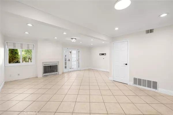 Irvine, CA 92614,21 Greenbough #124