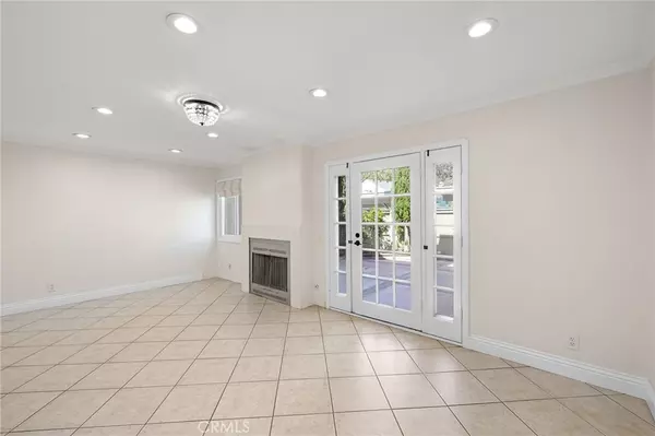 Irvine, CA 92614,21 Greenbough #124