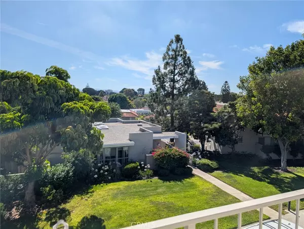 Laguna Woods, CA 92637,2270 Via Puerta