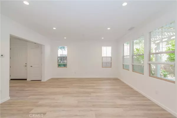 Irvine, CA 92620,158 Damsel
