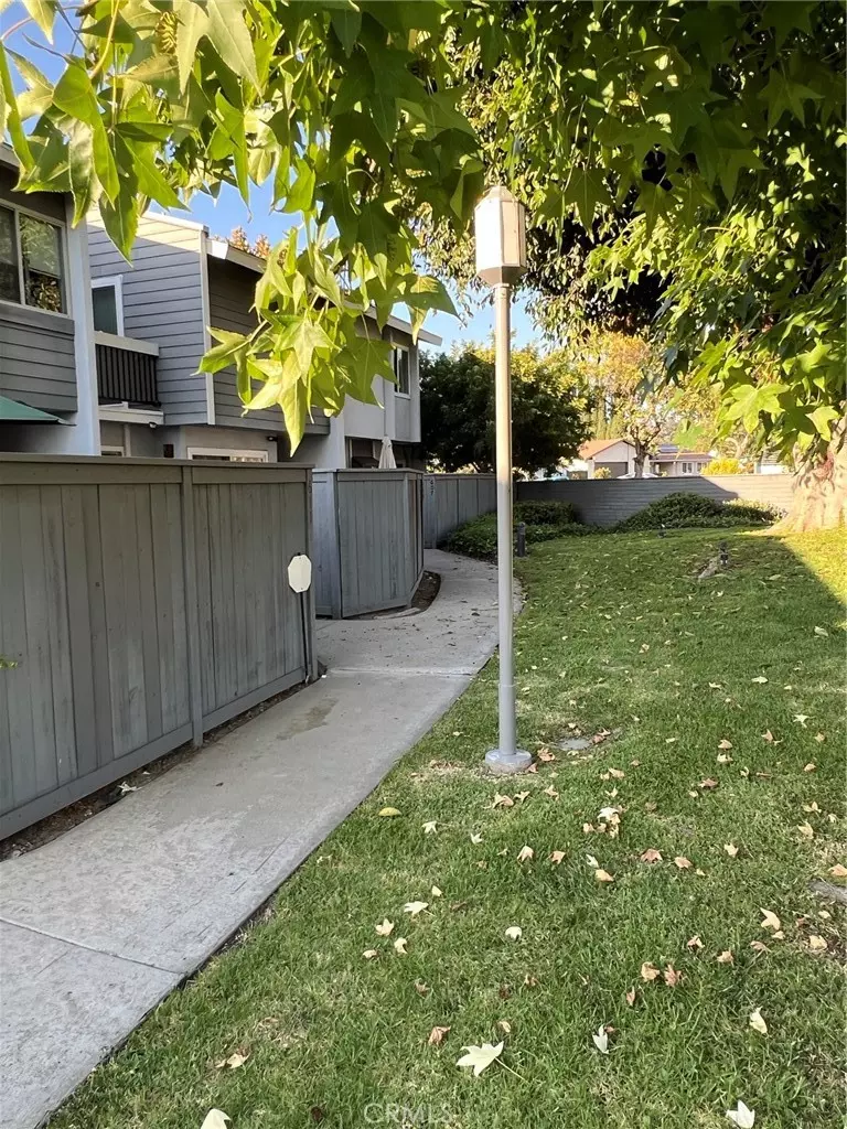 Costa Mesa, CA 92626,613 Lakeview LN #17