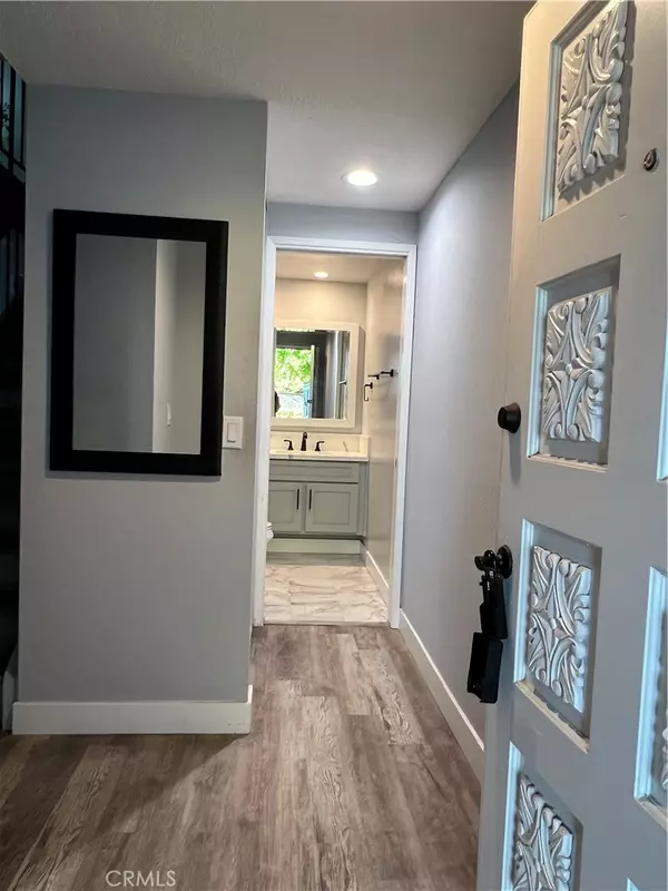 Costa Mesa, CA 92626,613 Lakeview LN #17