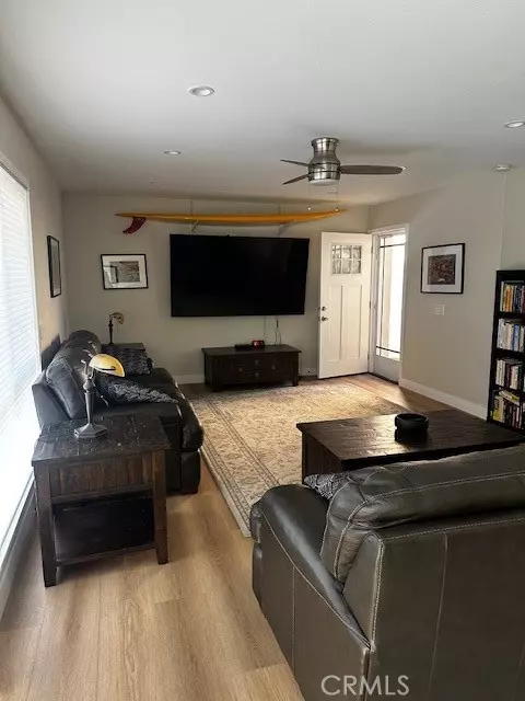 Newport Beach, CA 92663,4704 Seashore DR