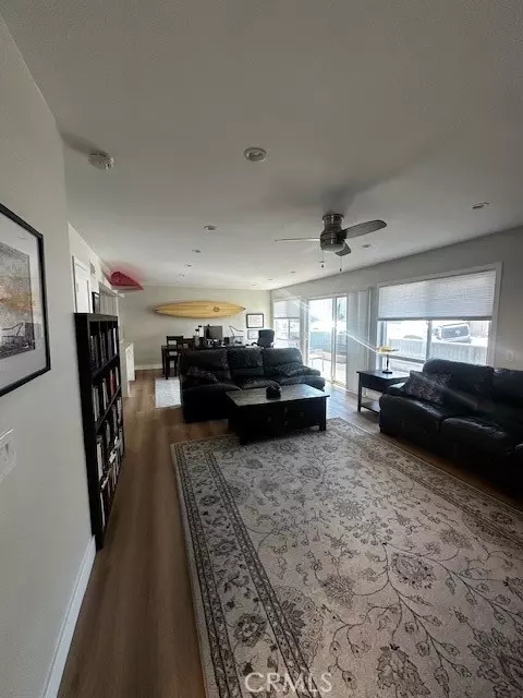 Newport Beach, CA 92663,4704 Seashore DR