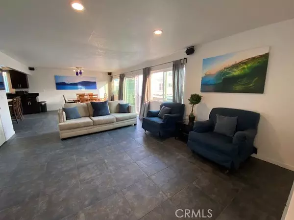 Newport Beach, CA 92663,4704 Seashore DR