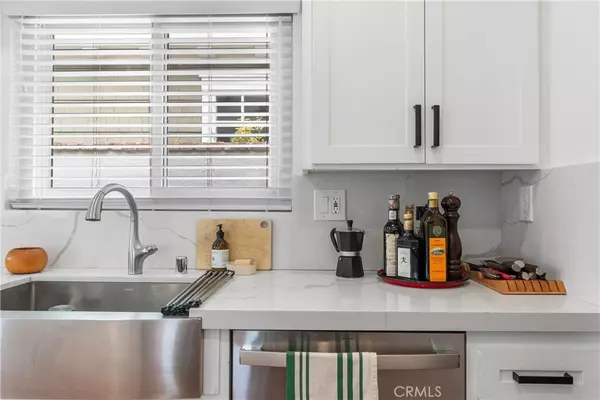 Corona Del Mar, CA 92625,304 Larkspur AVE