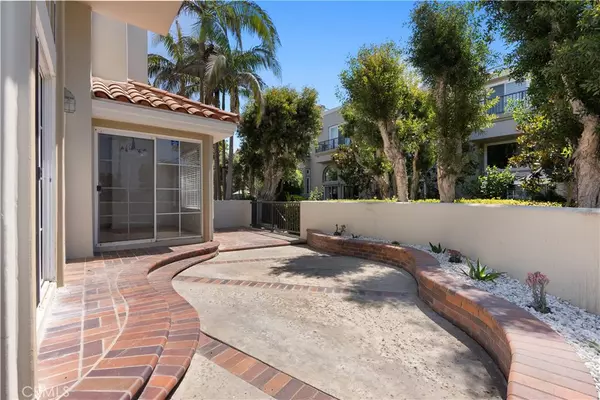 Huntington Beach, CA 92648,6042 Shadowbrook CIR