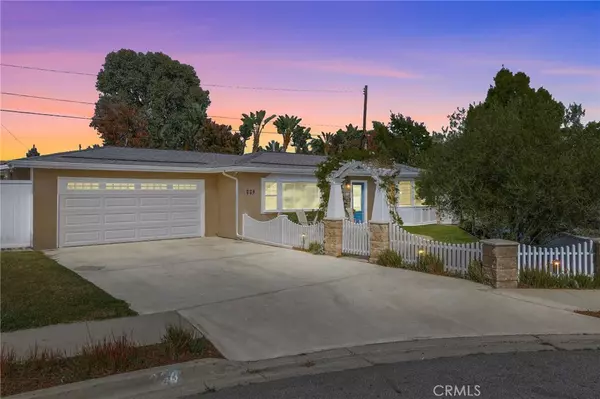 224 Pauline PL, Costa Mesa, CA 92627