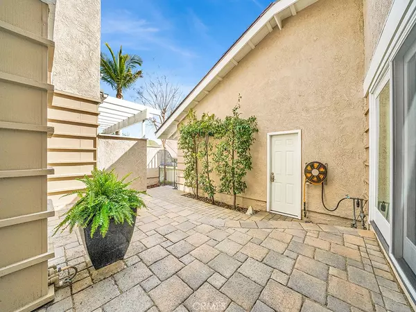Irvine, CA 92604,4 Lakeview