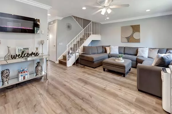 Santa Ana, CA 92707,370 Carriage DR #B